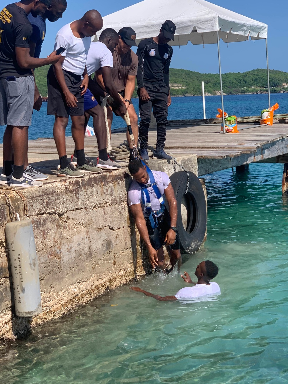 Mobile Diving and Salvage Unit 2 Divers Assist Jamaica Defence Force Dive School Students on Stricken Diver Procedures