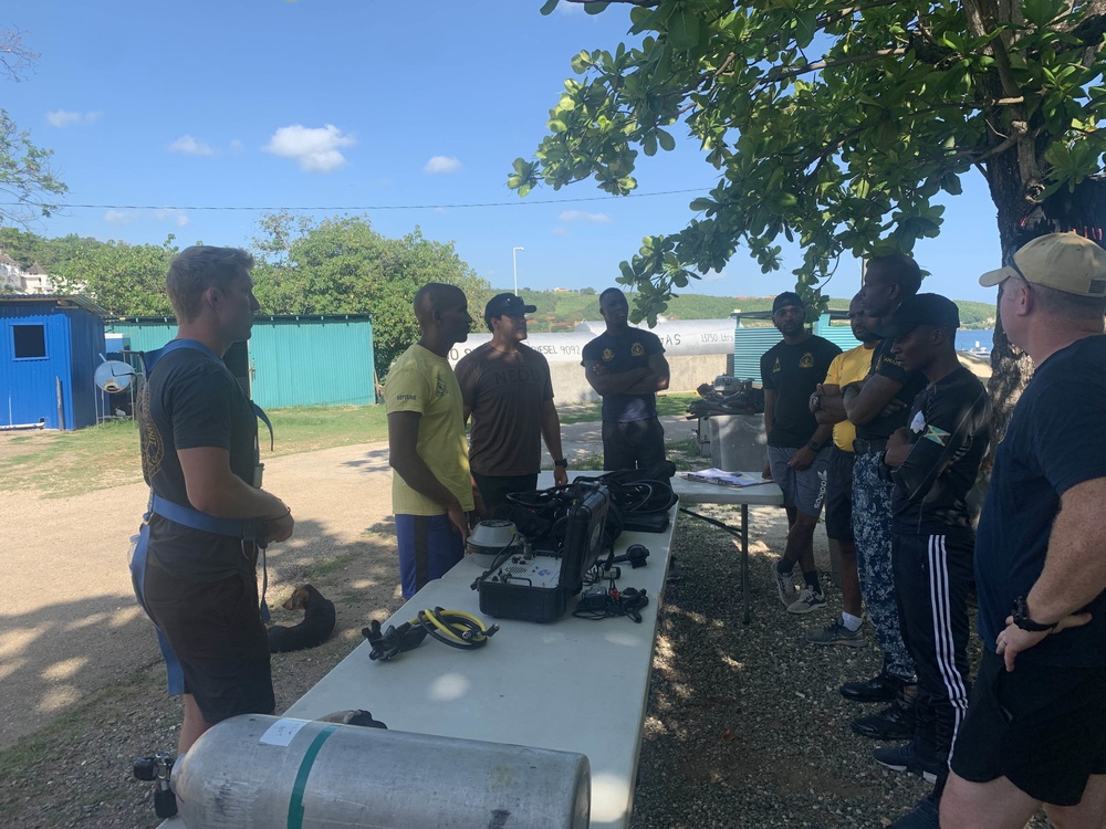 Mobile Diving and Salvage Unit 2 Divers Trains Jamaica Defence Force Divers as Part of Southern Partnership Station 2021