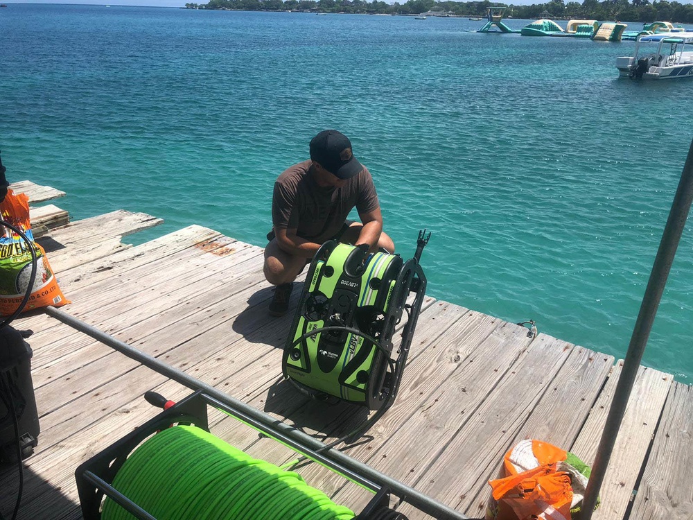 Mobile Diving and Salvage Unit 2 Diver Trains Jamaica Defence Force Divers as Part of Southern Partnership Station 2021