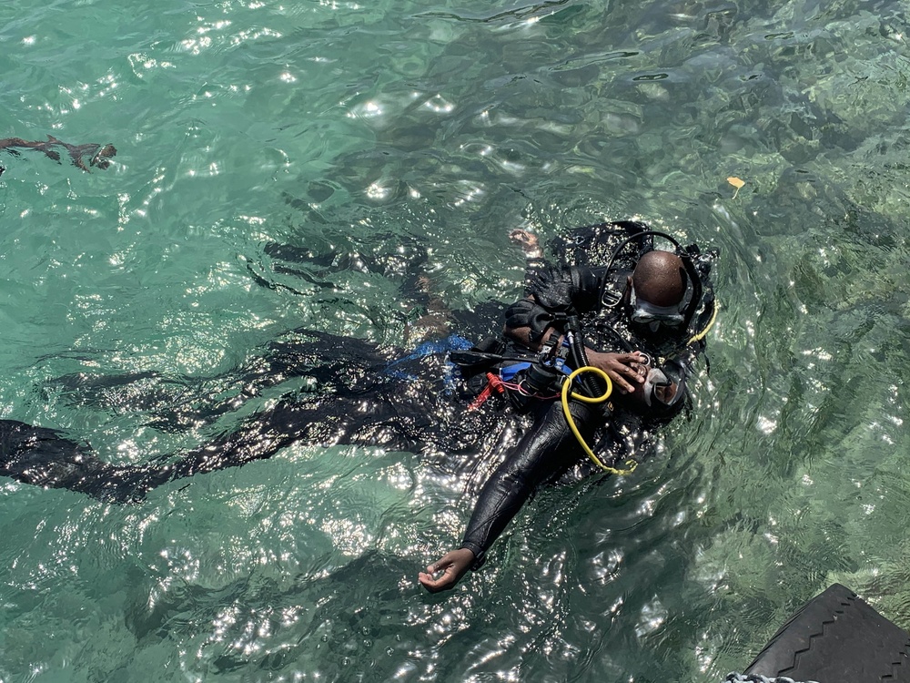 Jamaica Defence Force Divers Practice Emergency Procedures as Part of Southern Partnership Station 2021