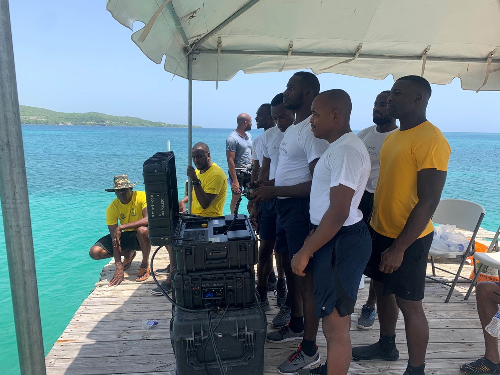 Mobile Diving and Salvage Unit 2 Divers Train Jamaica Defence Force Divers as Part of Southern Partnership Station 2021