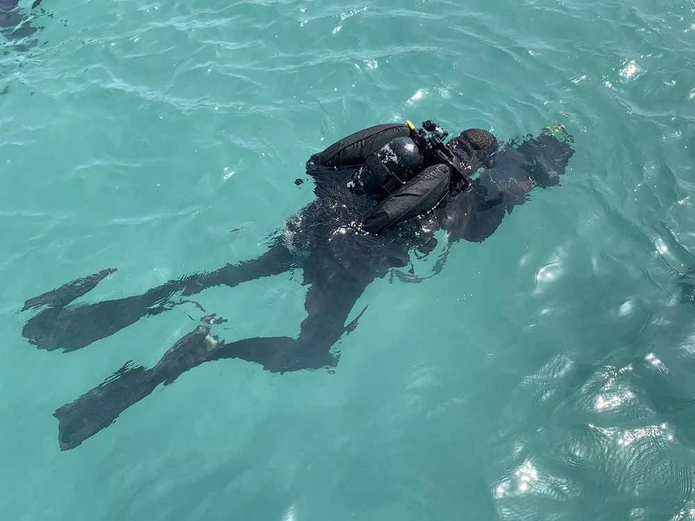 U.S. Navy Mobile Diving and Salvage Unit 2 Diver Trains Jamaica Defence Force Diver as Part of Southern Partnership Station 2021