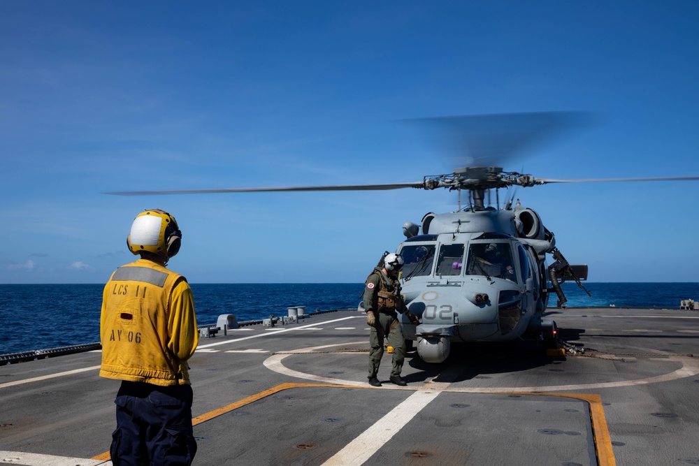 USS Sioux City and HSC 22 Sailors Participate in Flight Operations