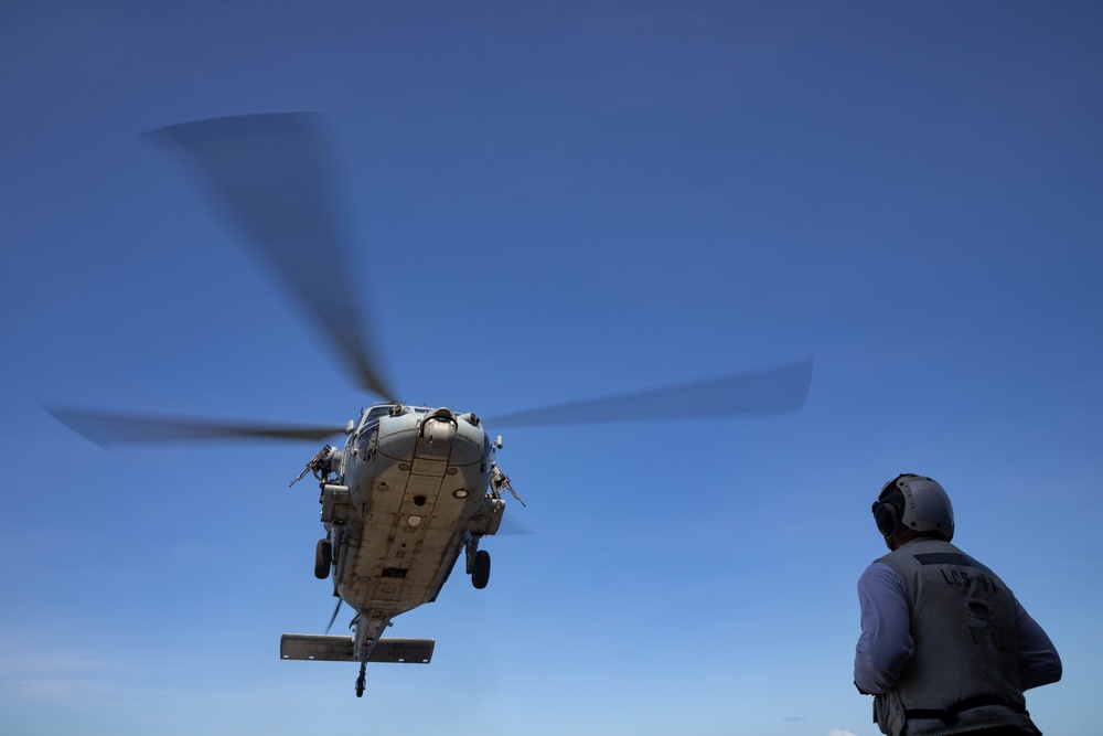 USS Sioux City Sailor Participates in Flight Operations