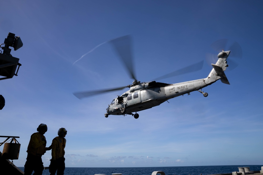 USS Sioux City Sailors Participate in Flight Operations