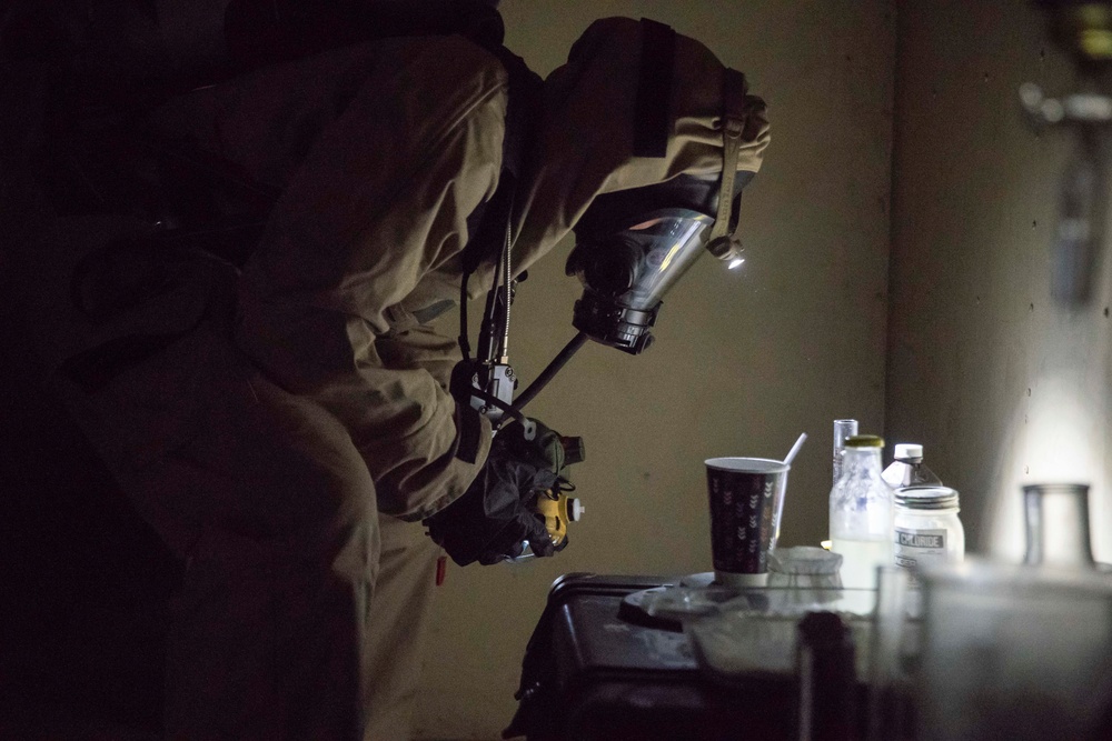 11th MEU Enhanced CBRN Response Team Supports Amphibious Assault Exercise