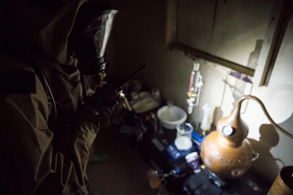 11th MEU Enhanced CBRN Response Team Supports Amphibious Assault Exercise