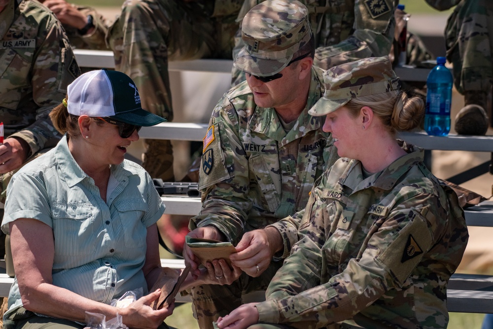 Field Artillery Soldiers host Wyoming Governor