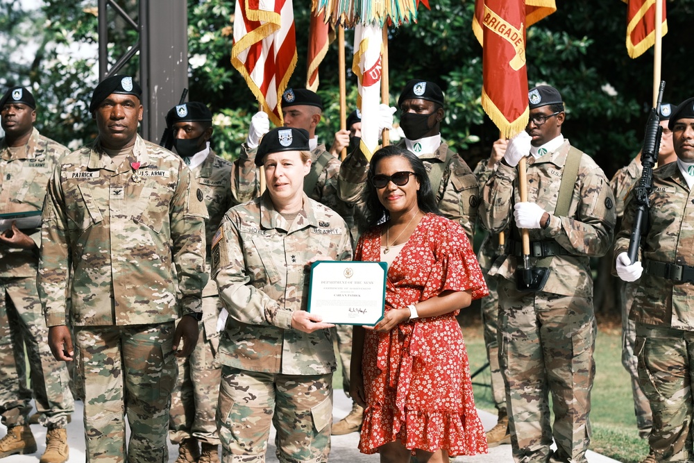 Maj. Gen. Heidi Hoyle recognizes Family members at ceremony