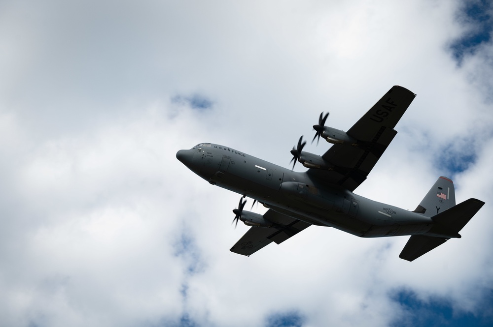 C-130Js perform low approach over Fort Greely