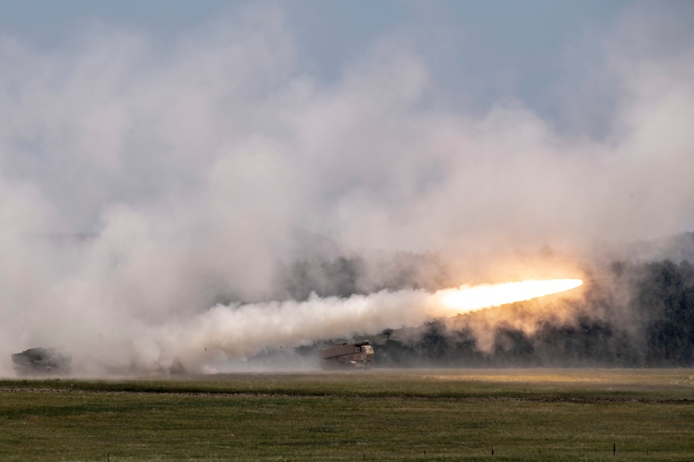 Field Artillery Soldiers host Wyoming Governor