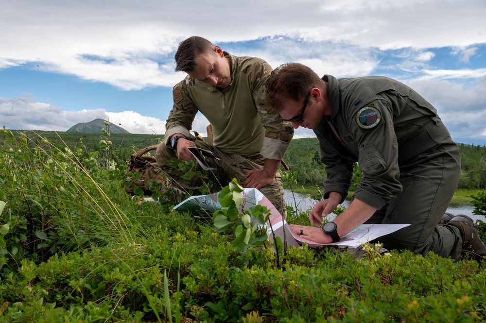 Red Flag-Alaska 21: S.E.R.E. supports downed pilot scenario