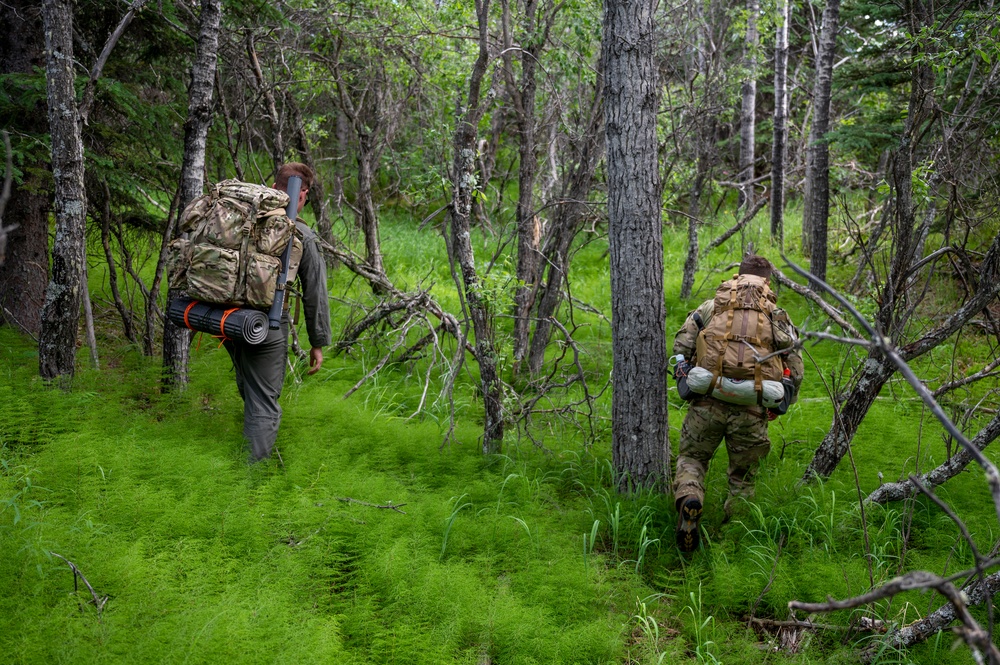 Red Flag-Alaska 21: S.E.R.E. supports downed pilot scenario