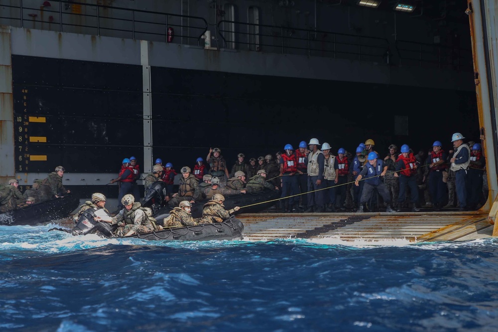 31st MEU Conducts Boat Raids