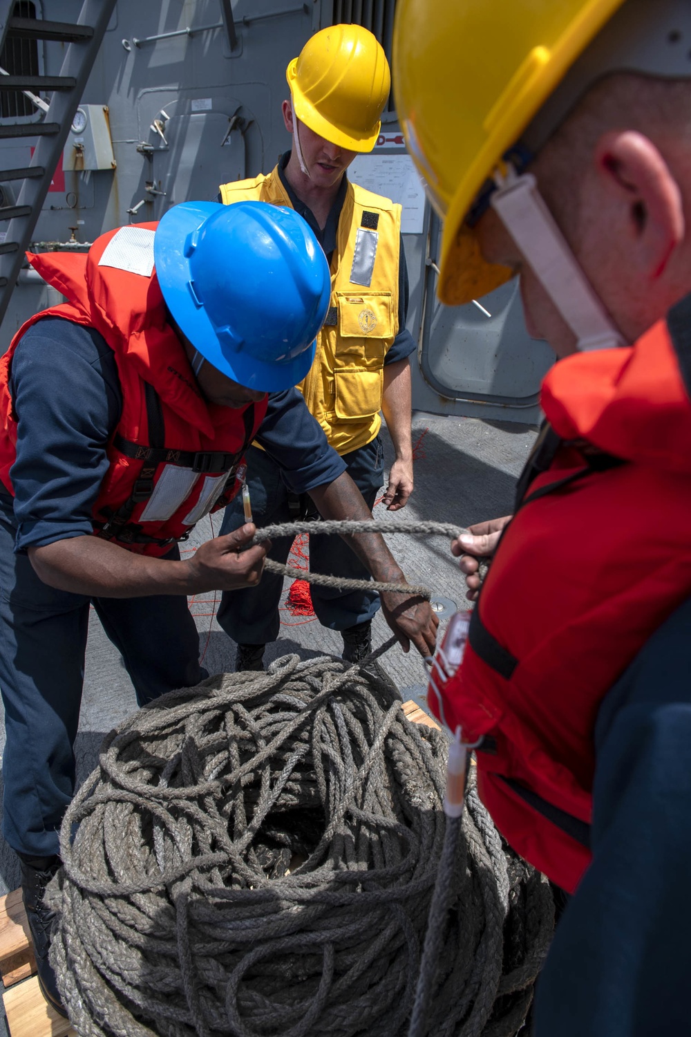 Sailors prepare line to return during a replenishment-at-sea