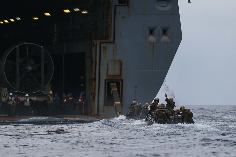 31st MEU Conducts Boat Raids