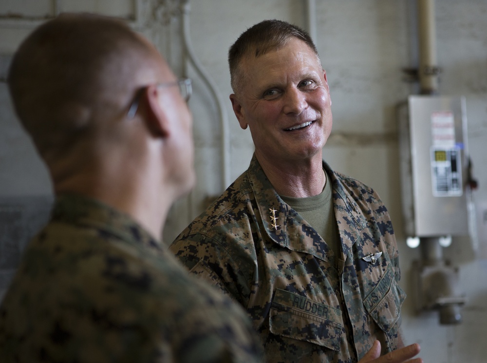 MARFORPAC Commanding General Visits VMFA-323