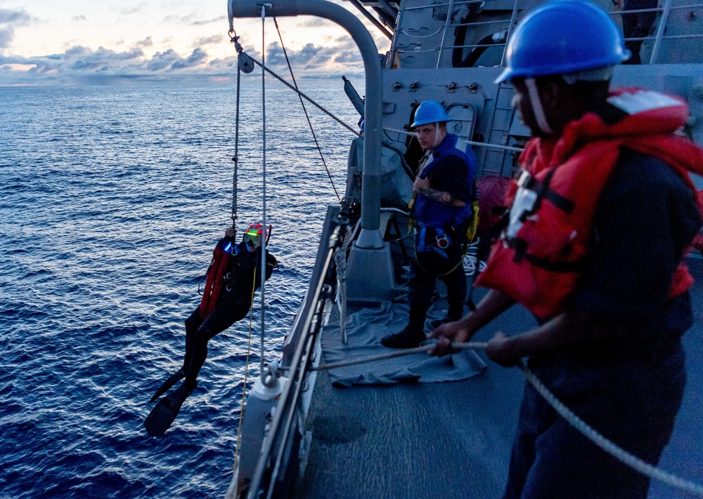 USS O’Kane conducts Man Overboard drill