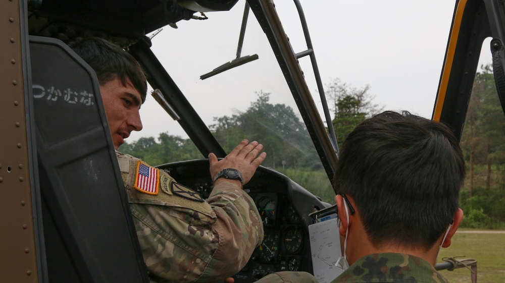 Japan Ground Self-Defense Force train U.S. Soldiers on helicopter loading procedures during Orient Shield 21-2