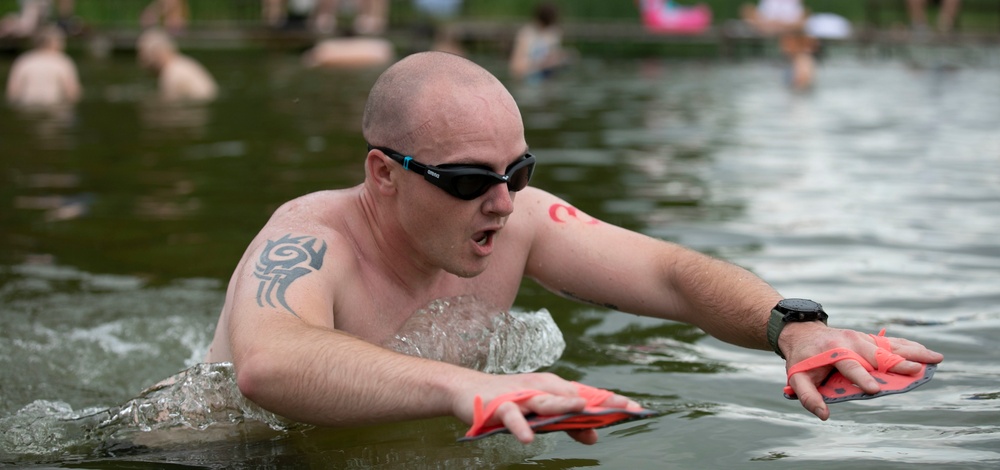 Battle Group Poland joins Polish uniformed services for run and swim race