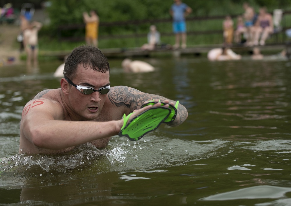 Battle Group Poland joins Polish uniformed services for run and swim race