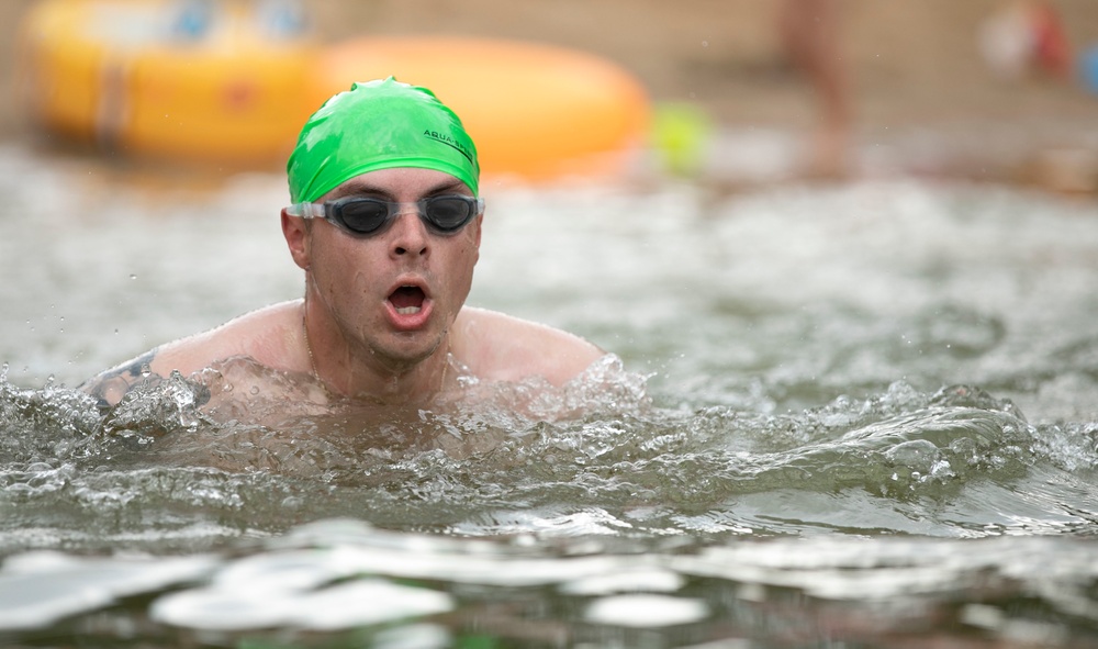 Battle Group Poland joins Polish uniformed services for run and swim race