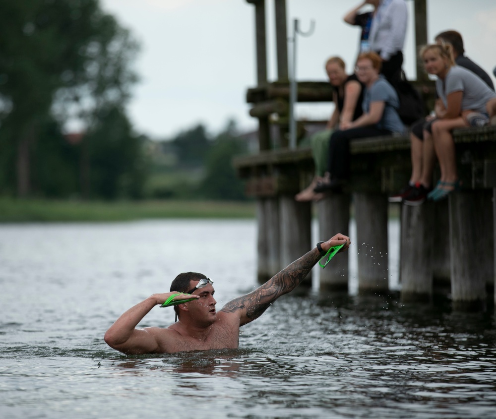 Battle Group Poland joins Polish uniformed services for run and swim race