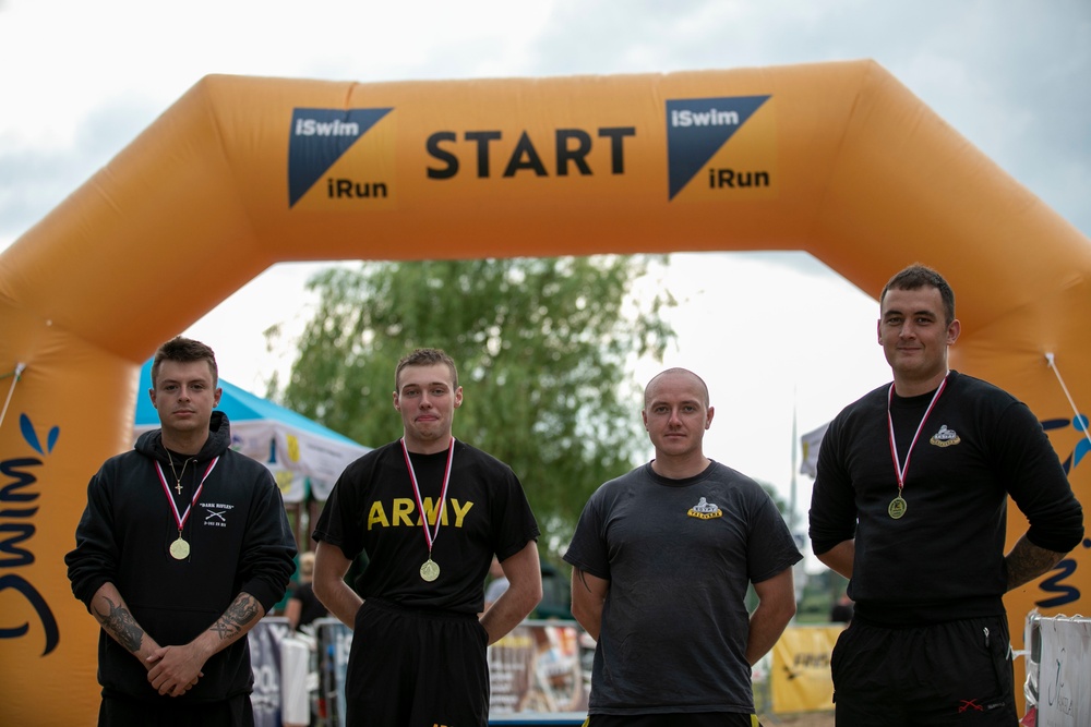 Battle Group Poland joins Polish uniformed services for run and swim race