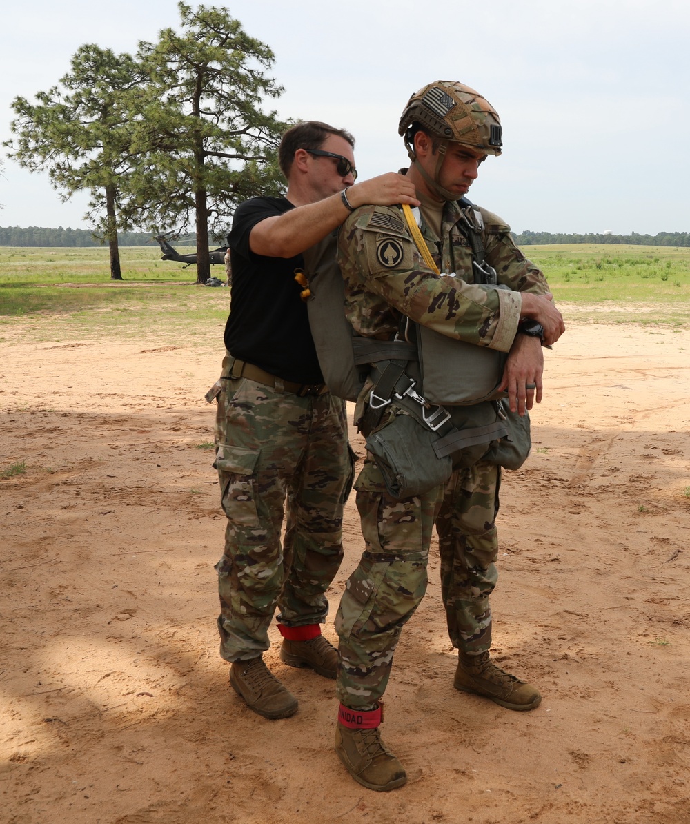 USACAPOC(A) paratroopers team with Chilean jumpmaster for jump wings