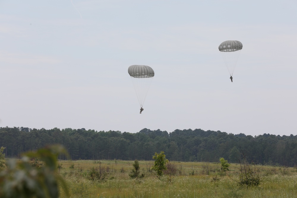 USACAPOC(A) paratroopers team with Chilean jumpmaster for jump wings