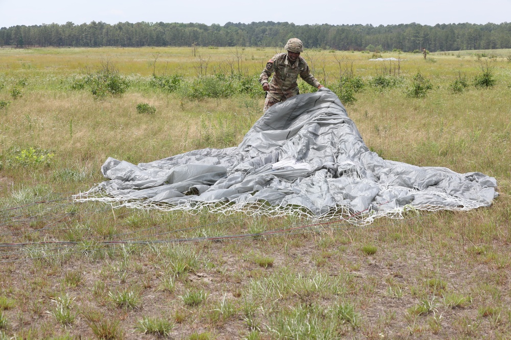 USACAPOC(A) paratroopers team with Chilean jumpmaster for jump wings