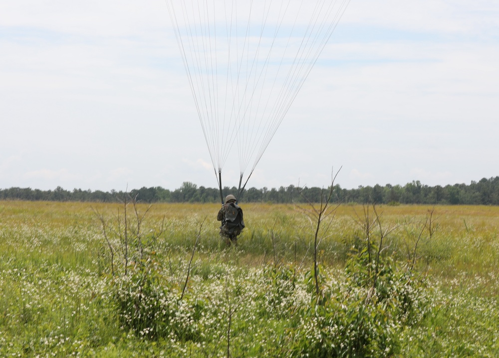 USACAPOC(A) paratroopers team with Chilean jumpmaster for jump wings