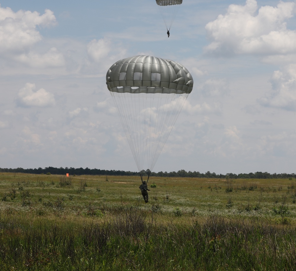 USACAPOC(A) paratroopers team with Chilean jumpmaster for jump wings