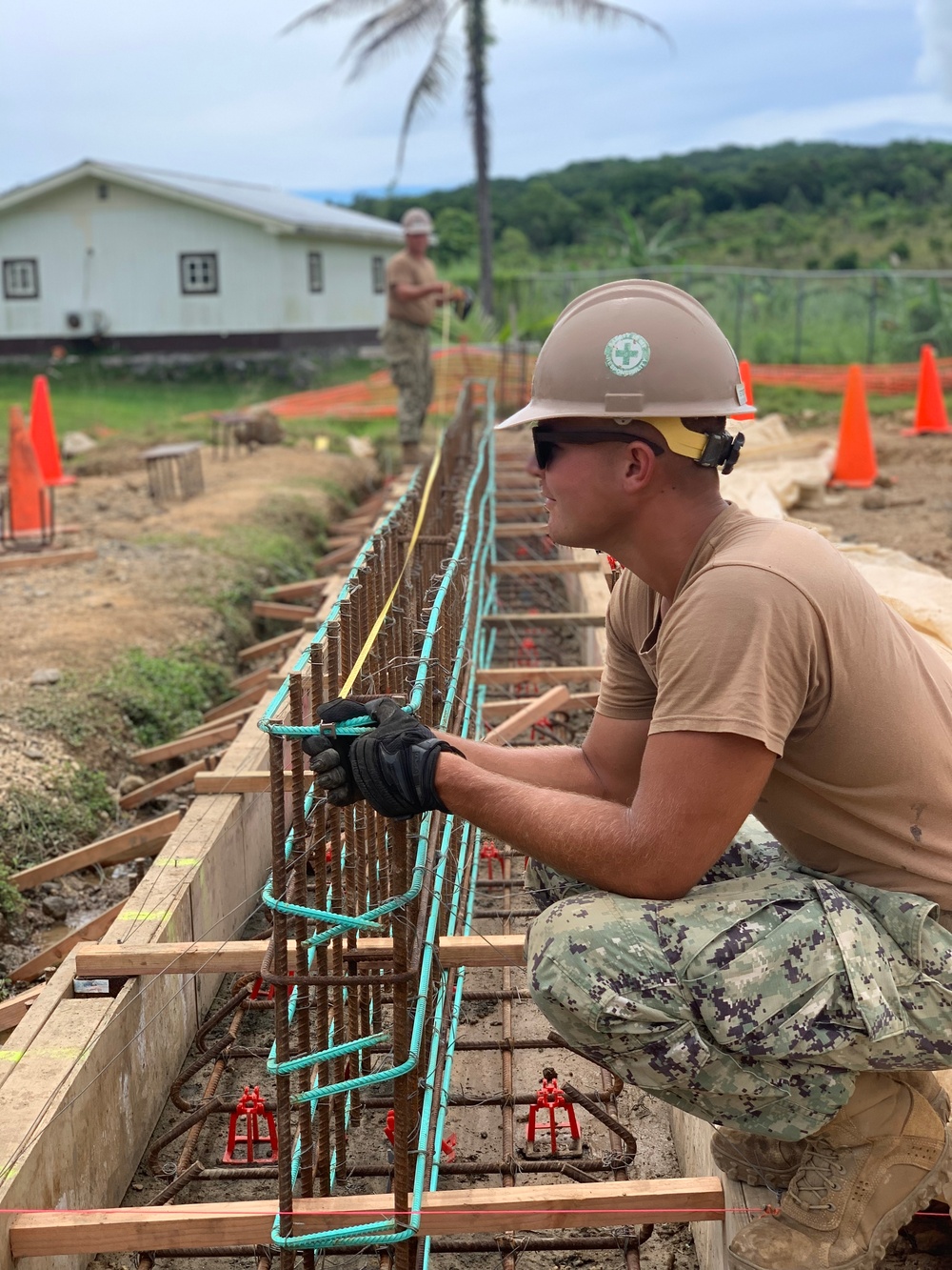 NMCB-4 constructs containerized living units in Palau