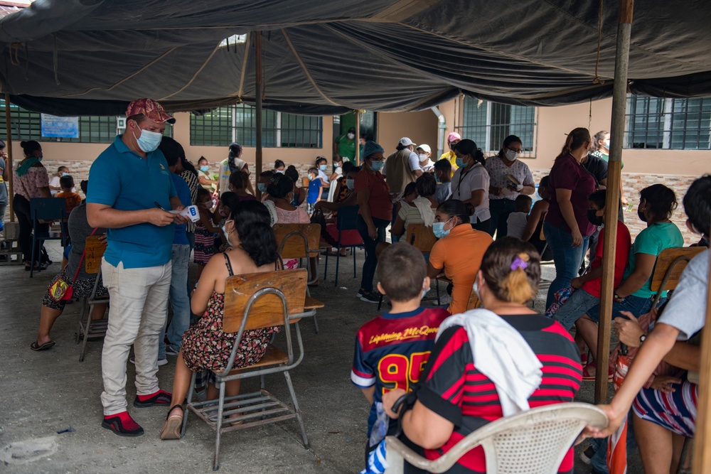 JTF-Bravo Civil Affairs Team assists Honduran Ministry of Health, 105th Brigada