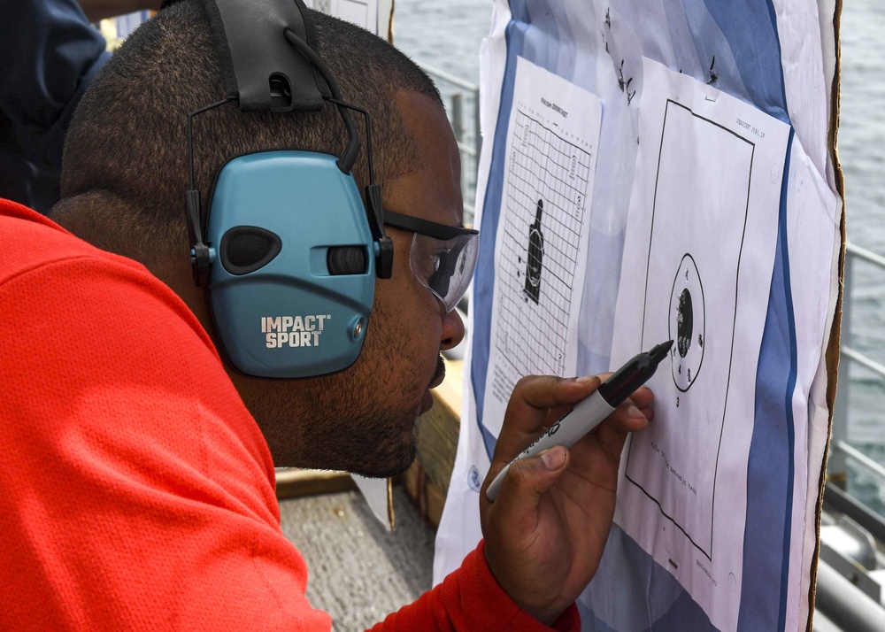 USS Hershel &quot;Woody&quot; Williams M4 rifle qualification
