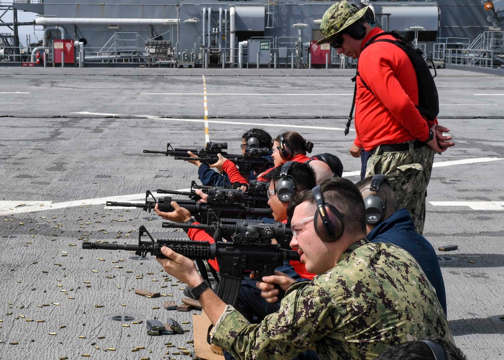 USS Hershel &quot;Woody&quot; Williams M4 rifle qualification