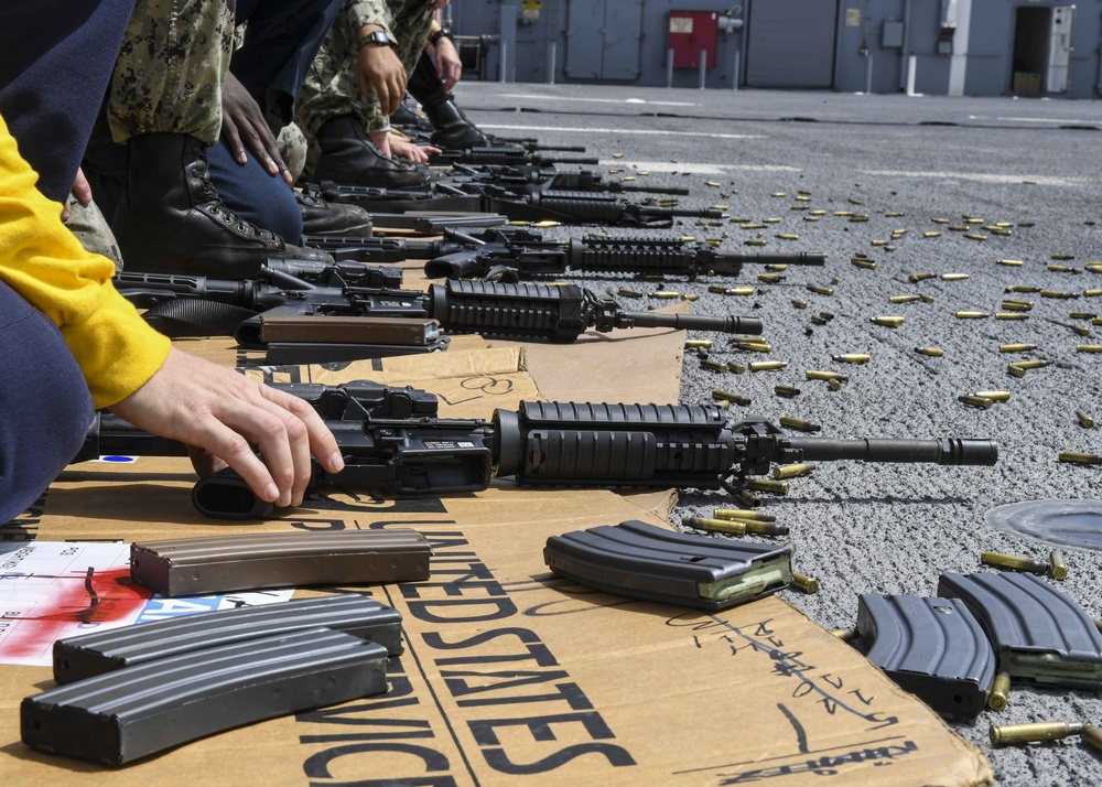 USS Hershel &quot;Woody&quot; Williams M4 rifle qualification