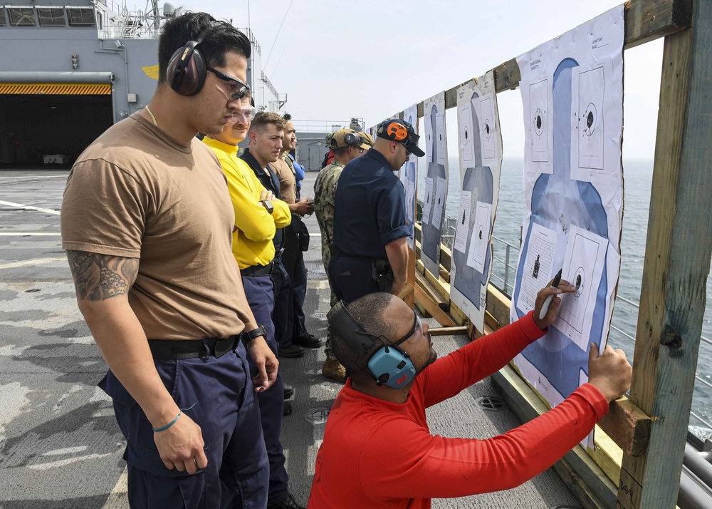 USS Hershel &quot;Woody&quot; Williams M4 rifle qualification