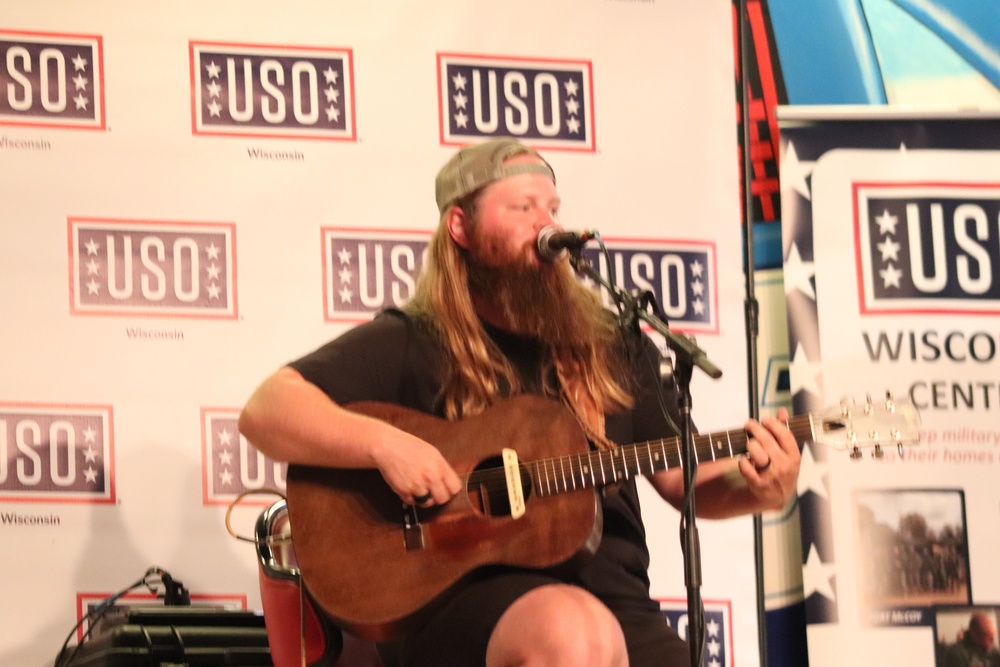 Entertainer, musician Chris Kroeze entertains troops, community members at Fort McCoy