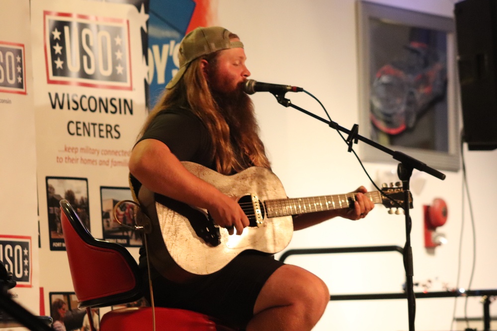 Entertainer, musician Chris Kroeze entertains troops, community members at Fort McCoy