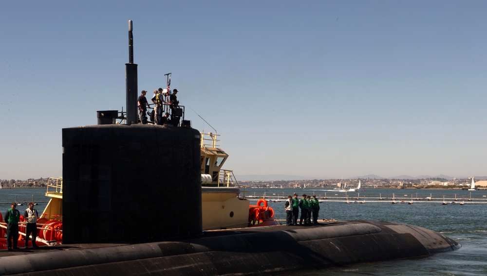 USS Scranton underway