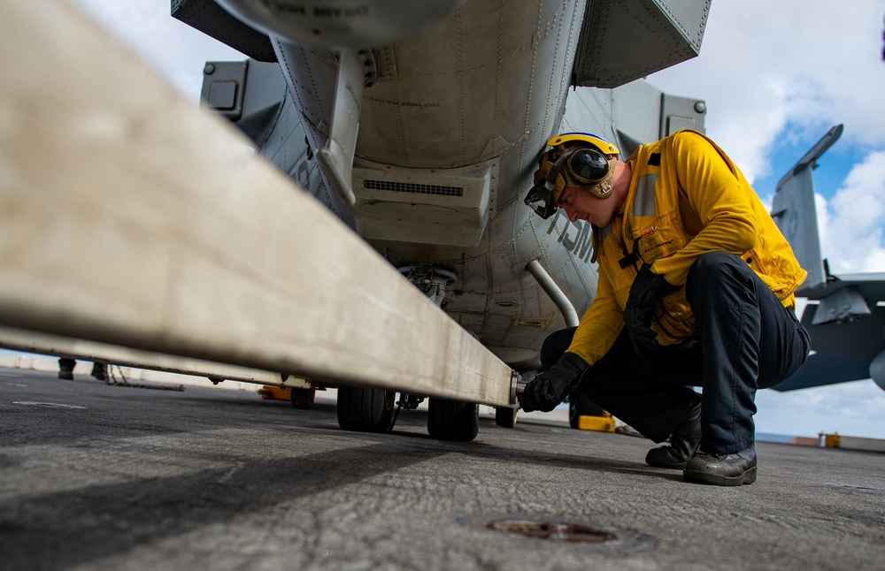 USS Harry S. Truman (CVN 75) transits the Atlantic Ocean