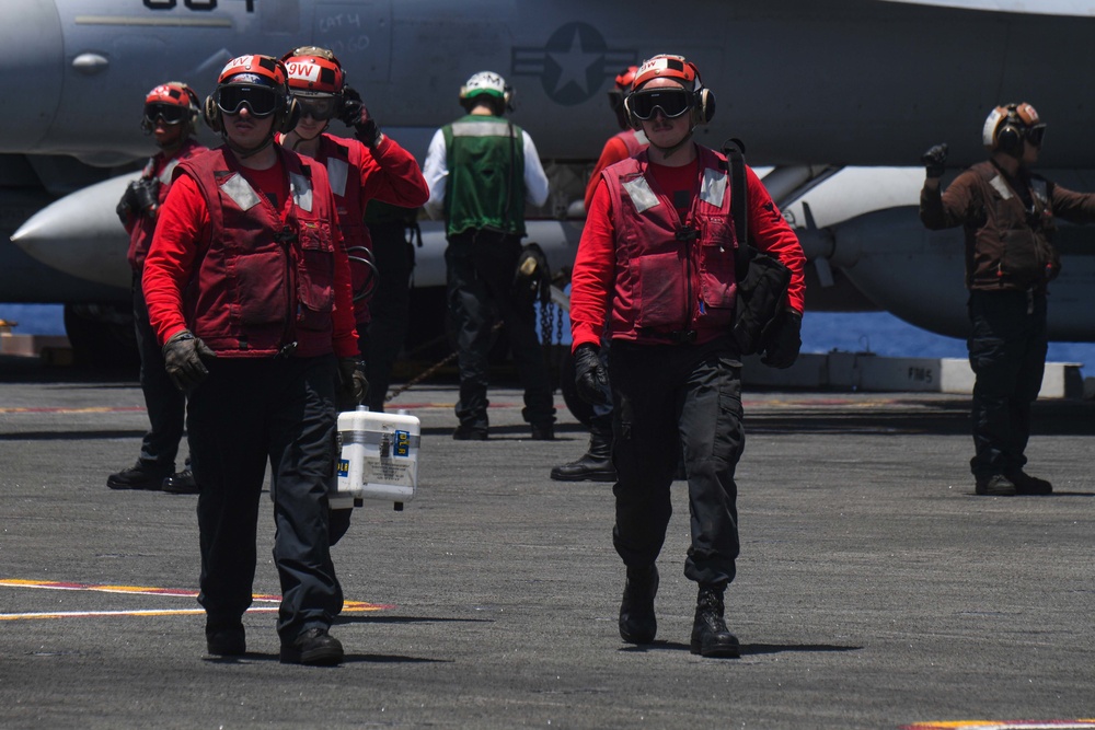 USS Harry S. Truman (CVN 75) transits the Atlantic Ocean