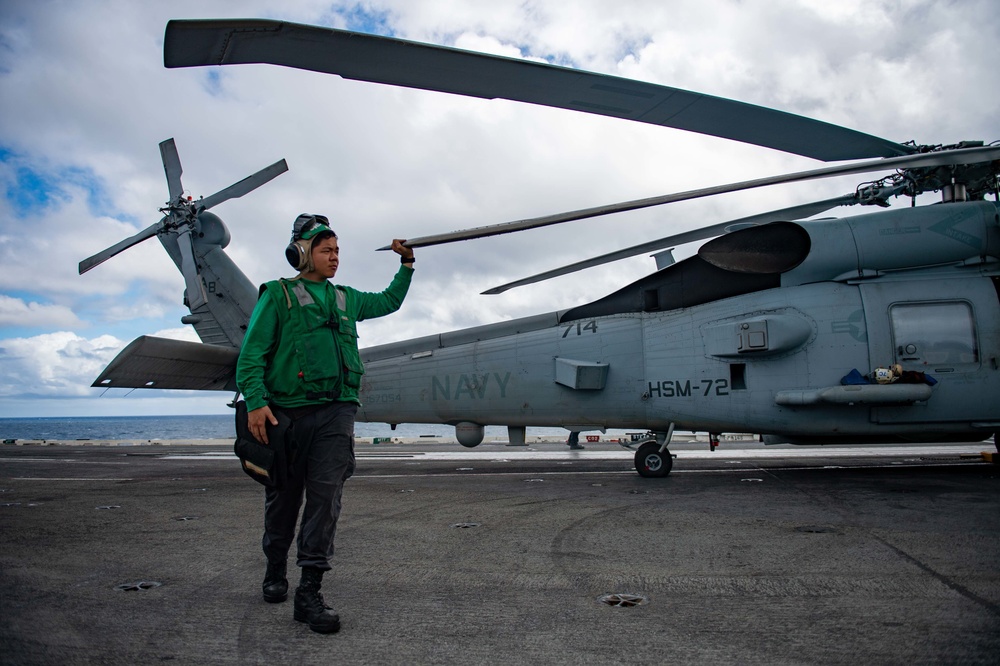 USS Harry S. Truman (CVN 75) transits the Atlantic Ocean