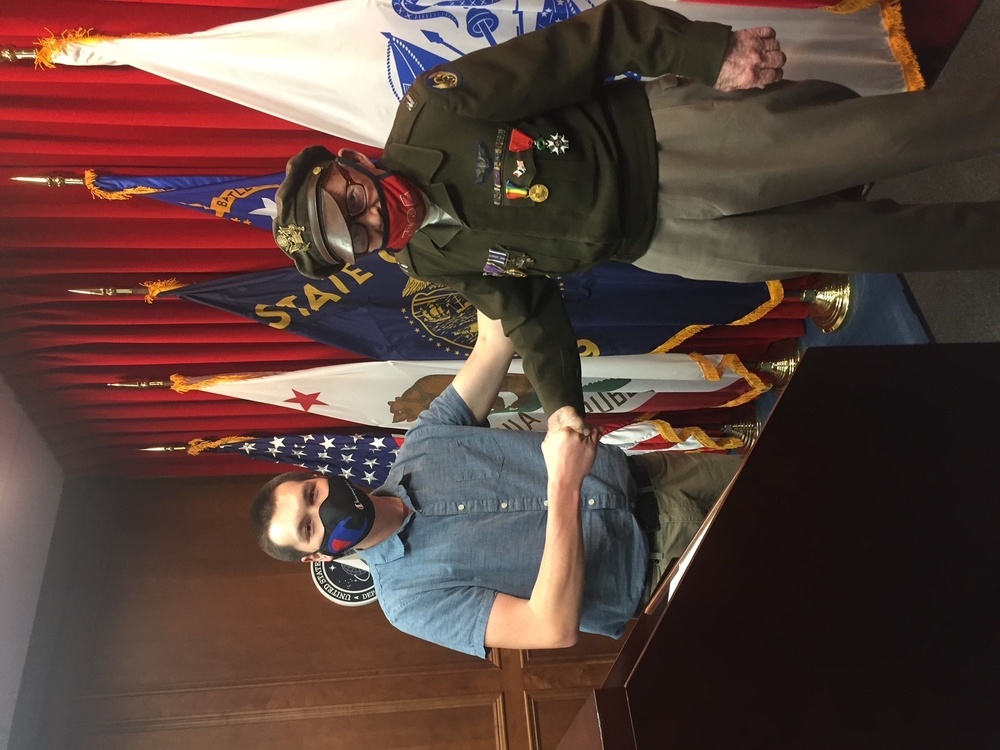 World War II veteran conducts oath of enlistment at Sacramento MEPS