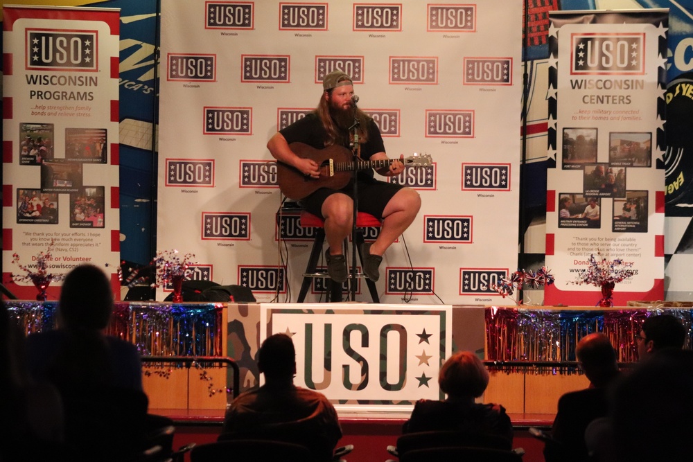 Singer Chris Kroeze entertains Fort McCoy community with free concert
