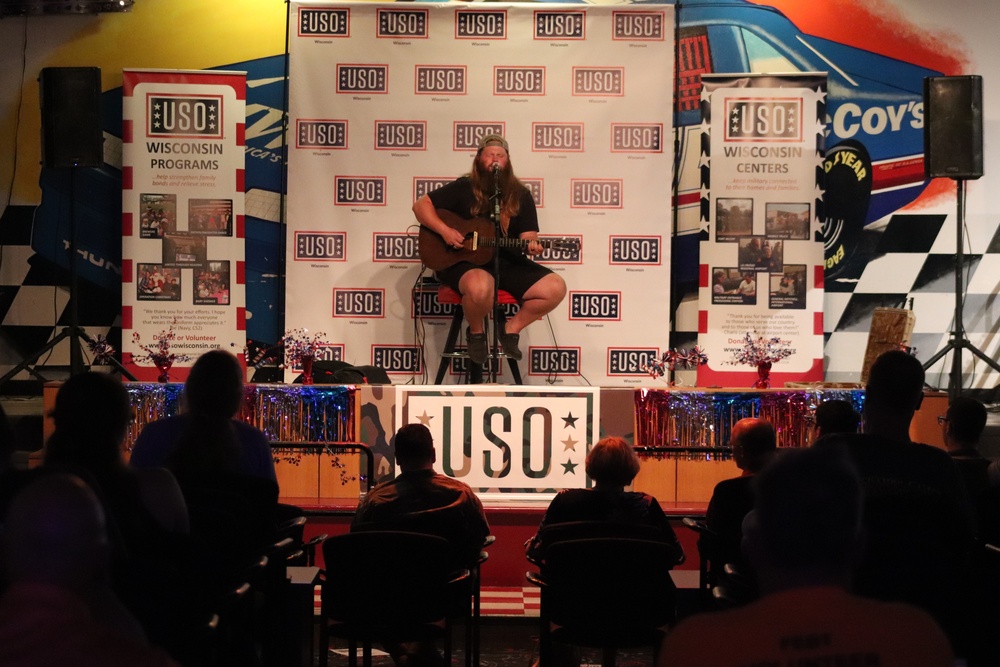 Singer Chris Kroeze entertains Fort McCoy community with free concert