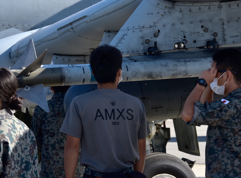 Koku Jieitai gets maintenance tour of A-10 Thunderbolt II during RED FLAG-Alaska 21-2