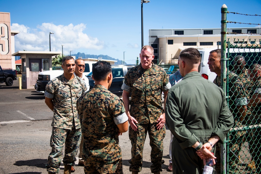 Maj. Gen. Banta, Commander of Marine Corps Installations Command, Visits Marine Corps Air Station Kaneohe Bay